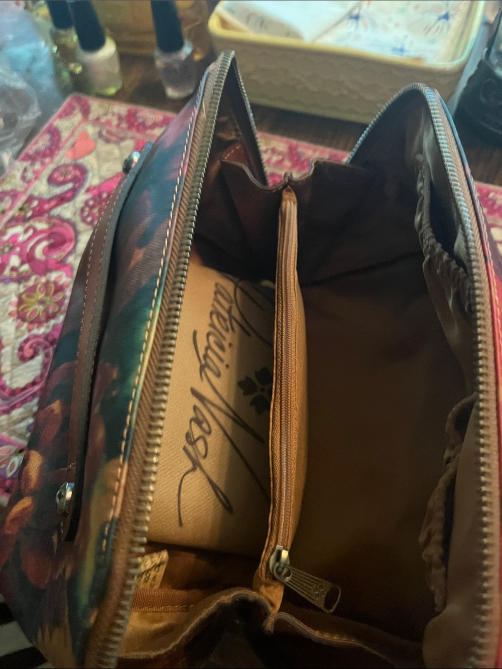 Travel makeup case by Patricia Nash brand new comes w dust bag too - Picture 5 of 7